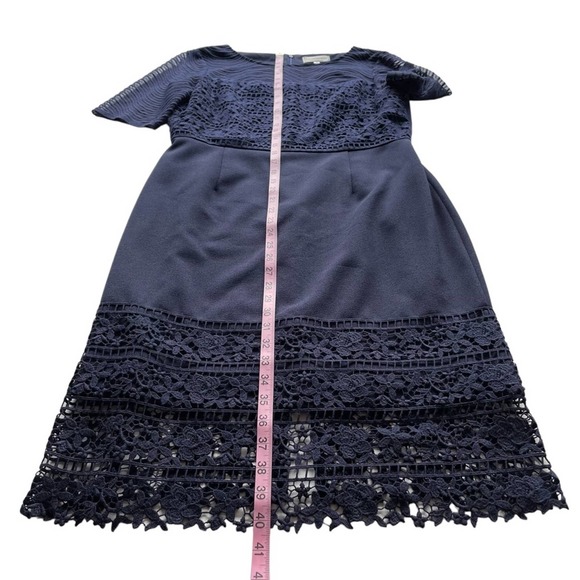 Katherine Kelly Navy Lace Inset Short Sleeve Midi Sheath Dress in size 10. - Picture 13 of 14